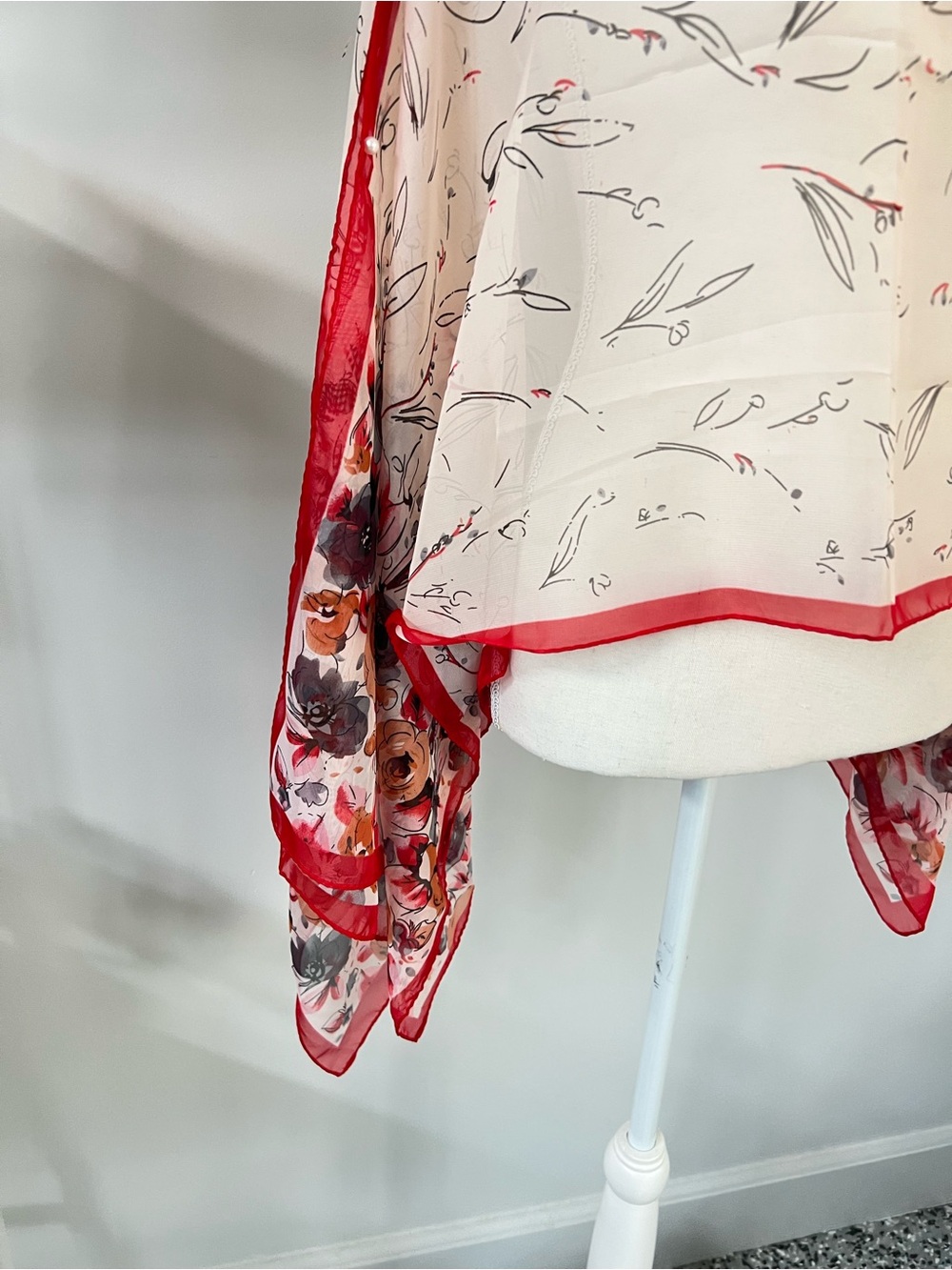 Red Gray Cream Cottagecore Floral Convertible Scarf Wrap Kimono NWT - Picture 6 of 9